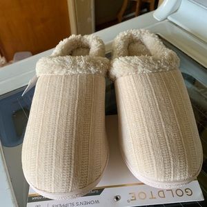COPY - Gold toe slip on cushioned slippers New!